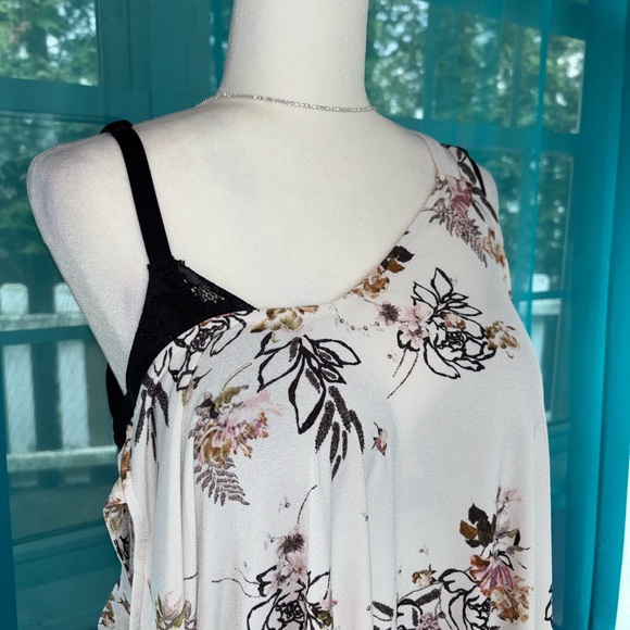 Torrid White & Pink Cold Shoulder Floral Blouse Plus Size Style Size 3X - Picture 8 of 10
